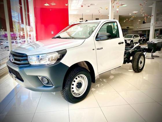 TOYOTA HILUX 2.8 D-4D TURBO DIESEL CHASSI 4X4 MANUAL